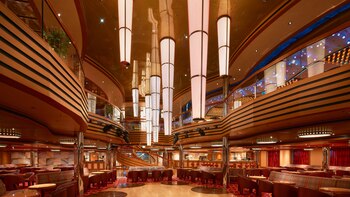 Experiencias internacionales y gastronomía italiana