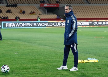 25-11-2021 El seleecionador nacional de