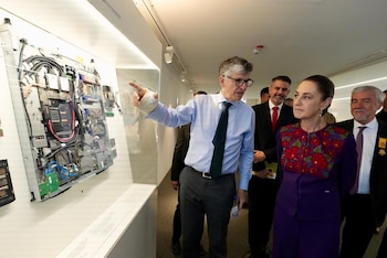 Claudia Sheinbaum visitó el Centro Nacional de Supercomputación de Cataluña como parte de su agenda oficial en España. | (Crédito: Infobae México)