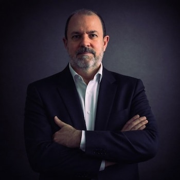 Hatem Dasuky fue imputado por presuntos hechos contra funcionaria de la Embajada en Chile - crédito linkedin