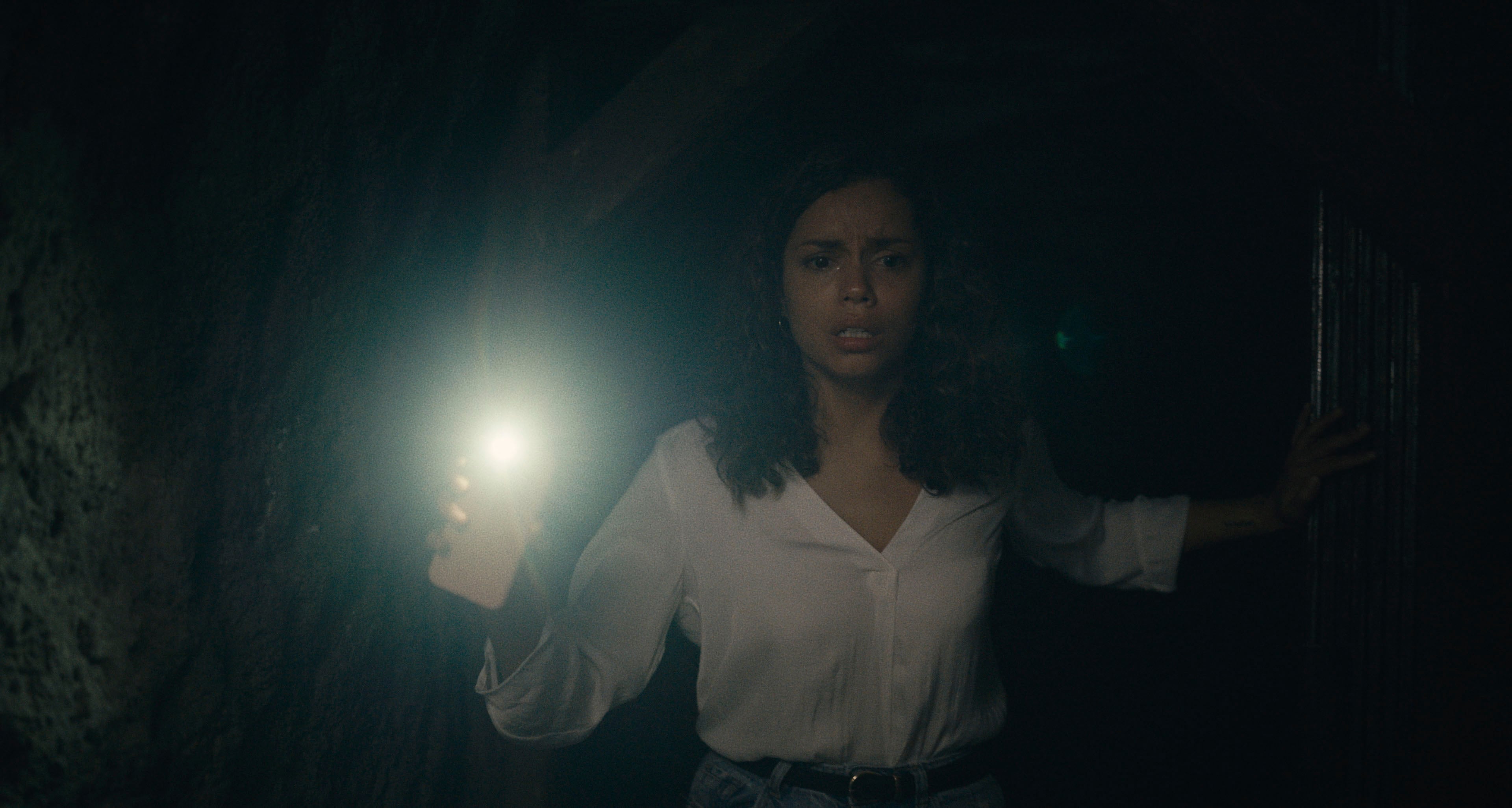 Georgina Campbell as Tess in 20th Century Studios' BARBARIAN, exclusively on Hulu. Photo courtesy of 20th Century Studios. © 2022 20th Century Studios. All Rights Reserved.