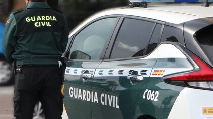 La justicia de Cantabria concede a un guardia civil el derecho de trabajar también como auxiliar de cámara y actor
