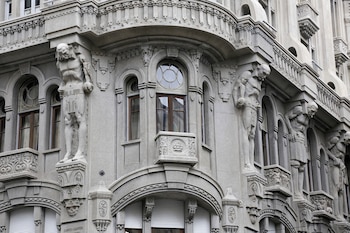 La fachada restaurada del Edificio