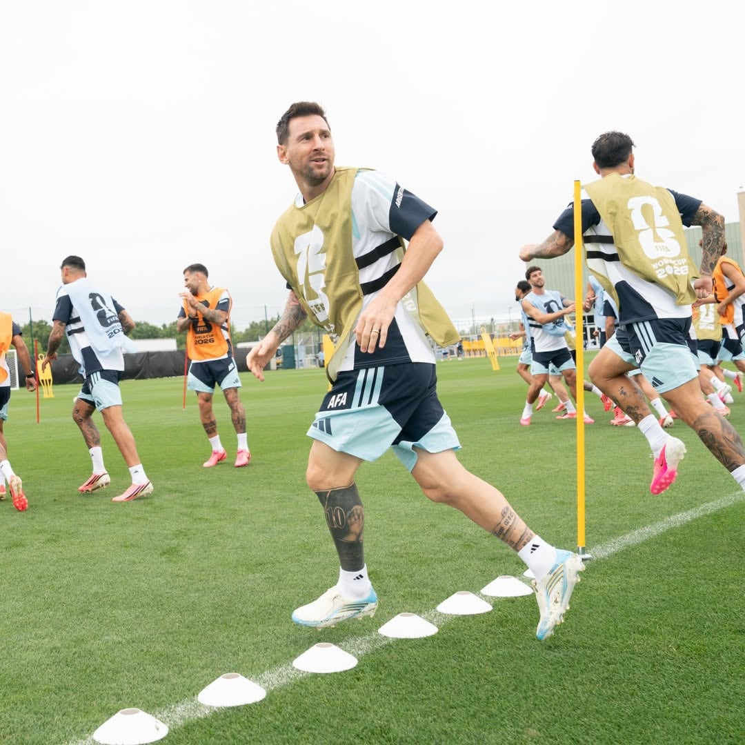 El álbum de fotos de la práctica de la Selección que publicó Messi