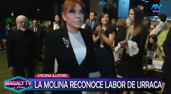 Magaly Medina es homenajeada en La Molina y Anthony Choy sorprende con inesperado piropo: “Las chicas más bonitas son de Venus”. Captura: Magaly TV La Firme.