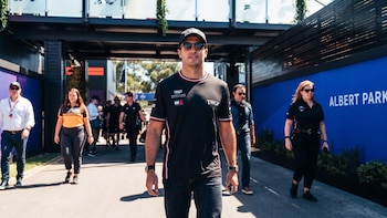 Ex jefe de Checo Pérez habría intentado frenar su llegada a Cadillac, según Memo Rojas