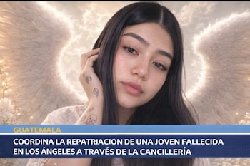 Retrato de joven mujer con cabello oscuro y tatuajes, sobre fondo de alas blancas y nubes, con un texto informativo en la parte inferior de la imagen.
