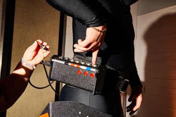 Esta caja enciende y controla