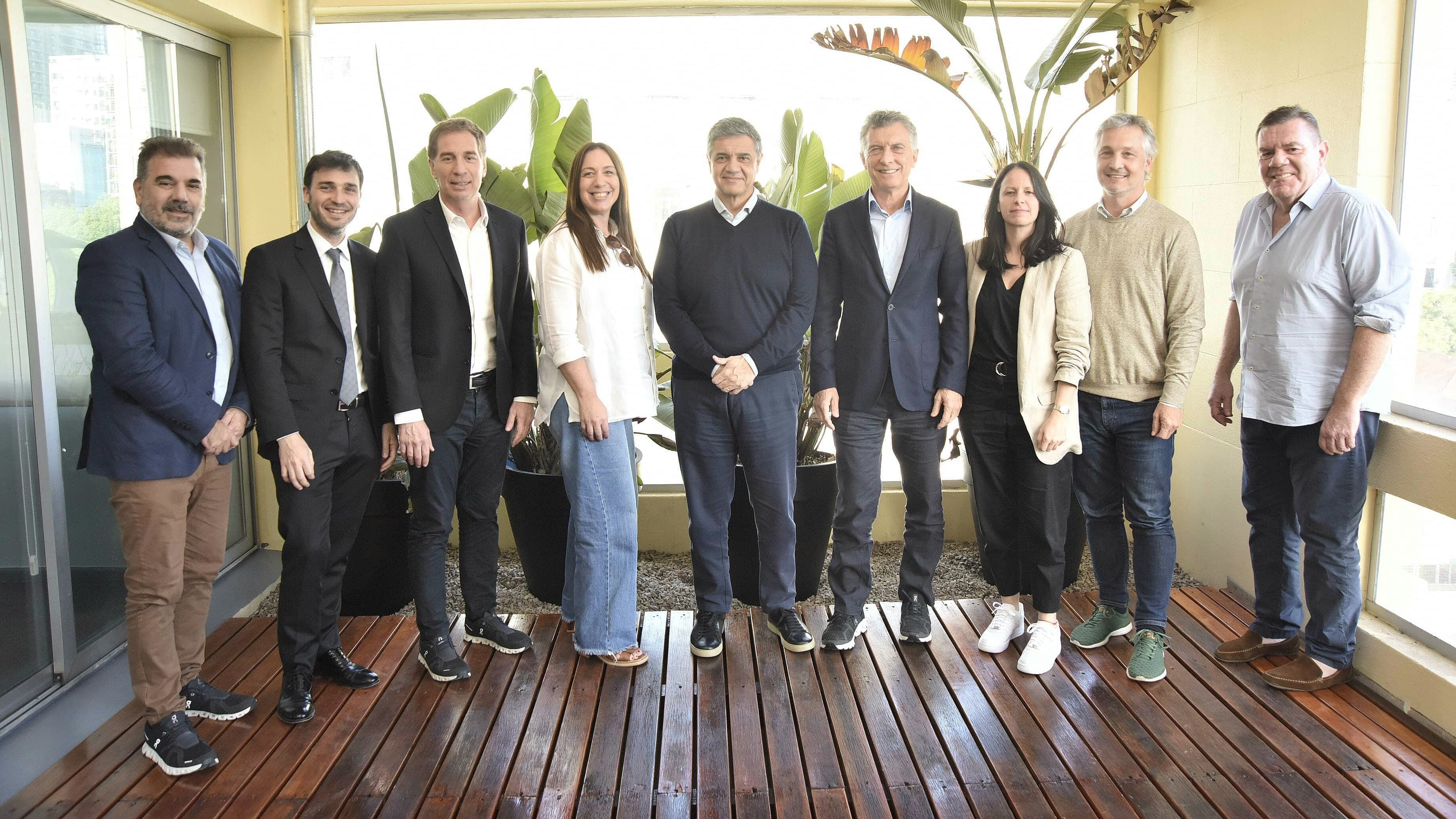 Los dirigentes del PRO junto a Mauricio Macri