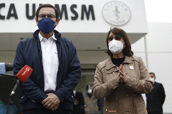 El ex presidente Martín Vizcarra y su ministra de Salud, Pilar Mazzetti, fueron vacunados en secreto (Europa Press)
