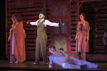 Coque Malla debuta en el teatro con 'La ópera de los tres centavos'