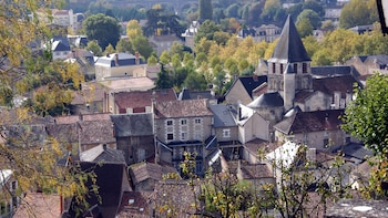 Cinco castillos medievales en apenas 300 metros: así es esta ciudad escondida de Francia