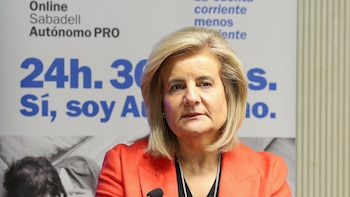 CEOE sigue "sin noticias" de Fátima Báñez, que viajaba en el tren Iryo siniestrado