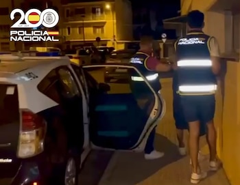 20/10/2026 Agentes de la Policía Nacional trasladan al detenido por amenazar de muerte a su expareja.
POLITICA ESPAÑA EUROPA ISLAS BALEARES SOCIEDAD
POLICÍA NACIONAL