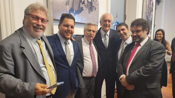 Alberto Fernández con las autoridades