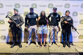 El reciente golpe coordinado entre la Dirección de Investigación Criminal e Interpol (Dijín) y la Fiscalía General dejó como resultado la captura de cuatro personas buscadas por delitos graves en Chile y Estados Unidos - crédito Policía Nacional/Dijín