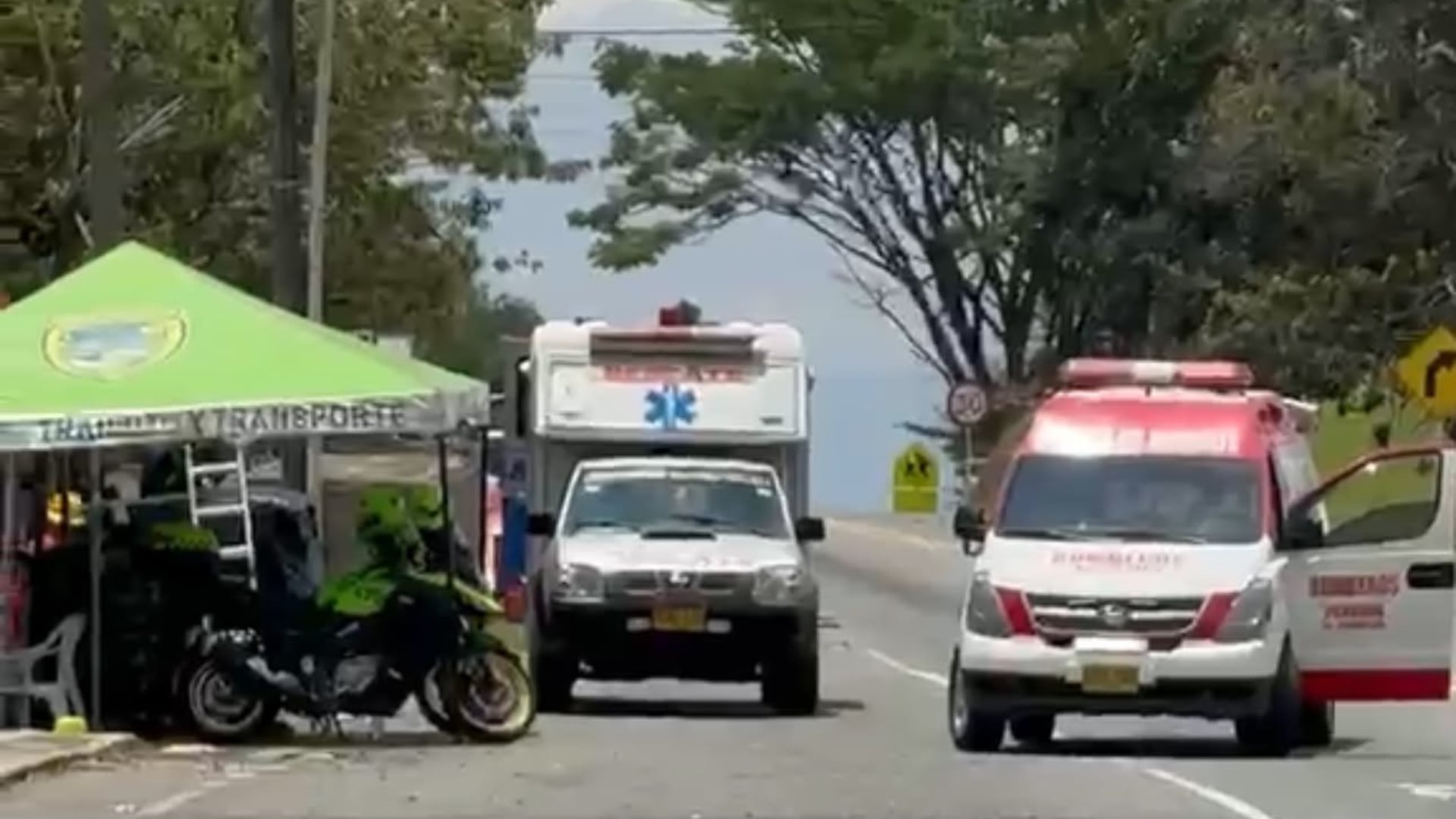 El atentado contra la Estación de Policía de Carreteras ocurrió al mediodía en la vereda El Hogar, cerca del antiguo peaje de Tunía - crédito @OctavioGuzmanGu / X