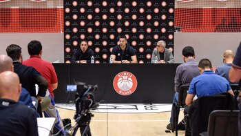 Luis Scola hizo su presentación