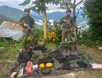 La operación permitió decomisar tres drones, uno de reconocimiento y dos adaptados para ataque con granadas artesanales - crédito @Ejercito_Div7/X