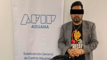El detenido y su remera