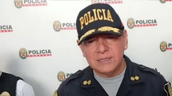 La Policía informó que el arma decomisada figura como robada a la empresa El Águila y fue sometida a una verificación de Sucamec - Créditos: Captura de pantalla de TVPerú.
