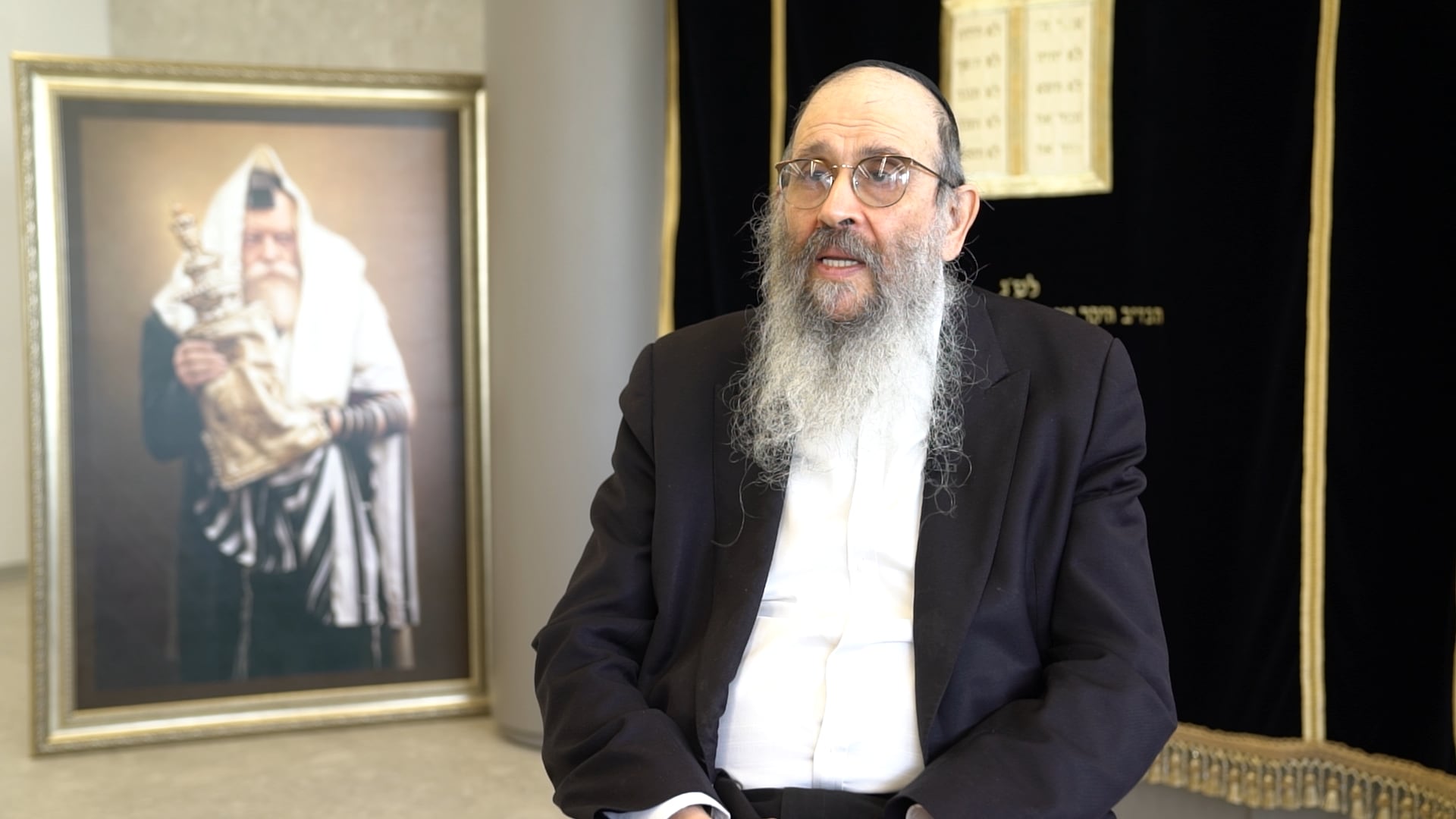 El rabino Grunblatt sostuvo que Sucot y Simjat Torá se vinculan con la alegría de cumplir la misión de Dios a través de las acciones cotidianas y las mitzvot, los preceptos religiosos