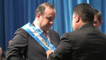 El derechista Alejandro Giammattei asumió