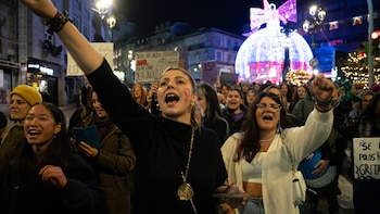 Las mujeres jóvenes son el grupo más progresista de España; los hombres jóvenes, el más conservador