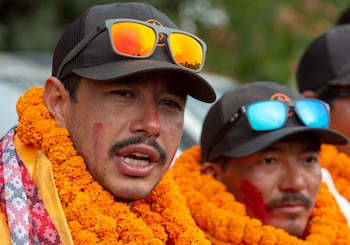 A través de su fundación, Nirmal Purja también buscó mejorar las condiciones de los trabajadores de montaña y apoyar a comunidades vinculadas al Himalaya (EFE/NARENDRA SHRESTHA)