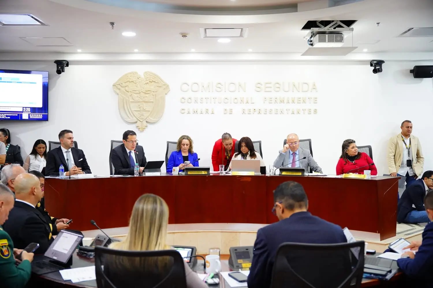 Durante el debate, representantes cuestionaron una reducción cercana a $40 billones y advirtieron que podría limitar capacidades operativas como las horas de vuelo de aeronaves, mientras pidieron más recursos para seguridad nacional - crédito Cámara de Representantes
