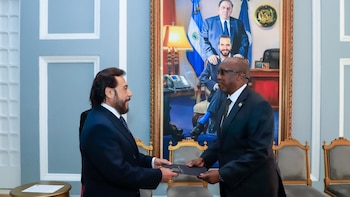 El vicepresidente Félix Ulloa recibe las credenciales de cinco embajadores concurrentes en El Salvador