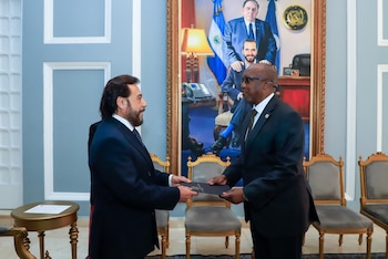 El vicepresidente Félix Ulloa recibió en El Salvador las cartas credenciales de cinco nuevos embajadores concurrentes acreditados ante el país./ (Vicepresidencia de República)