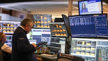 Mercados: la Bolsa argentina opera en alza tras cuatro bajas consecutivas y ceden los bonos de la deuda