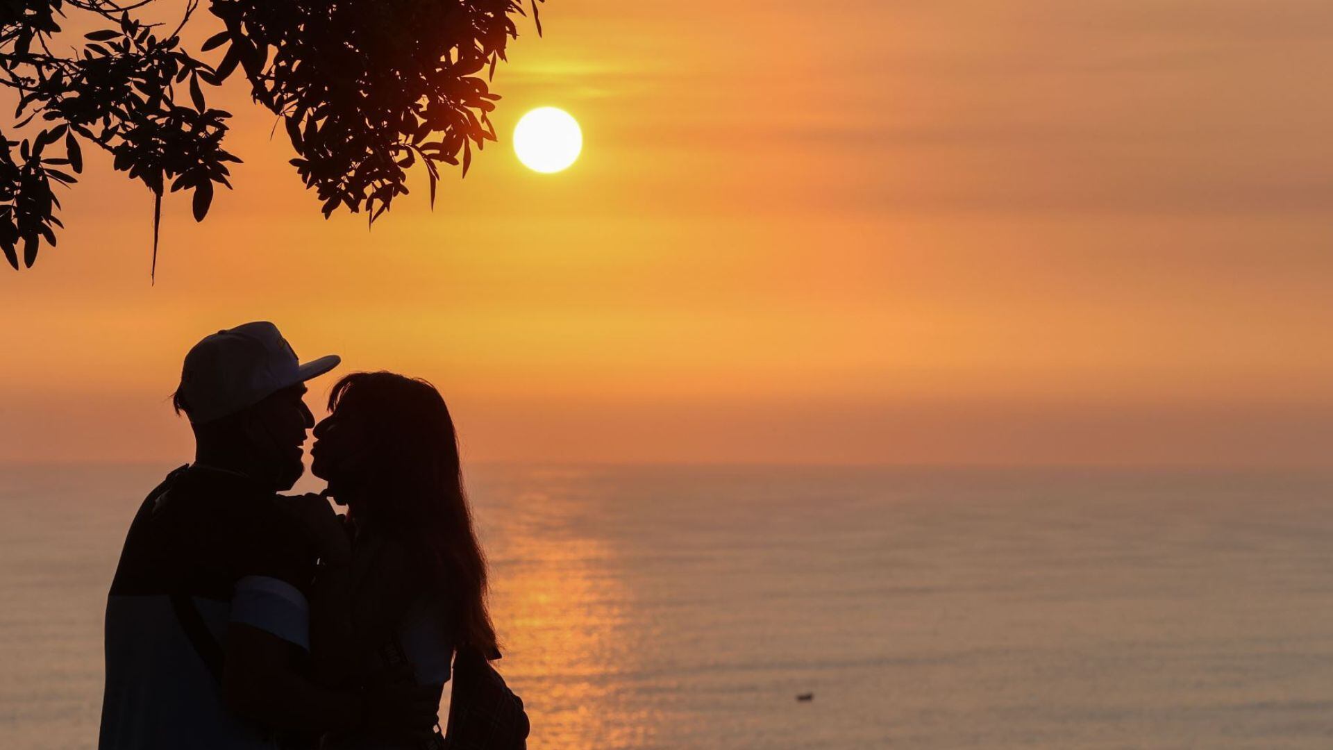 Miles de peruanos se preparan para pasar el Día de los Enamorados.| Andina