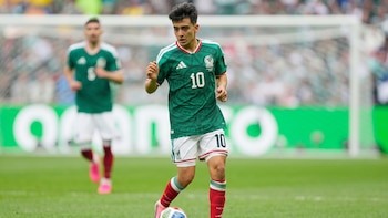 Gilberto Mora y los futbolistas que han portado el histórico dorsal 10 en la Selección Mexicana