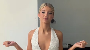 Los tres looks de Allegra Cubero para su fiesta de 15: brillos, transparencias y estilo propio