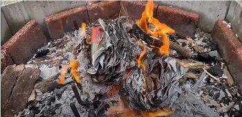 Quema de un libro de