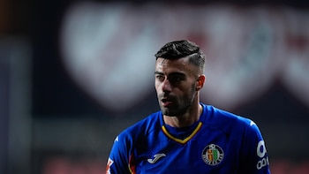 El lateral izquierdo Diego Rico ficha por Osasuna durante una temporada