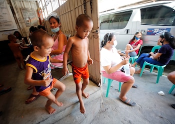 Manila (Philippines), 25/08/2020.- Filipino children are seen next to mothers queueing at 'Likhaan' Center for Women's Health clinic in Manila in Manila, Philippines, 25 August 2020 (issued 03 September 2020). As a consequence of the difficulties of access to contraceptive methods due to the COVID-19 crisis, the Philippines expects a 'baby boom' in 2021 with more than 2 million births -the highest figure in two decades-, which will foreseeably make the country exceed the barrier of 110 million inhabitants. The strict confinement imposed in large areas of the Philippines to contain COVID-19, the restriction of movement and the suspension of transportation have prevented thousands of women from regular access to reproductive health services in the country. (Filipinas, Estados Unidos) EFE/EPA/FRANCIS R. MALASIG ATTENTION: This Image is part of a PHOTO SET