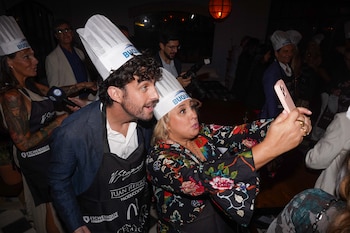 Selva Pérez Piotti junto a