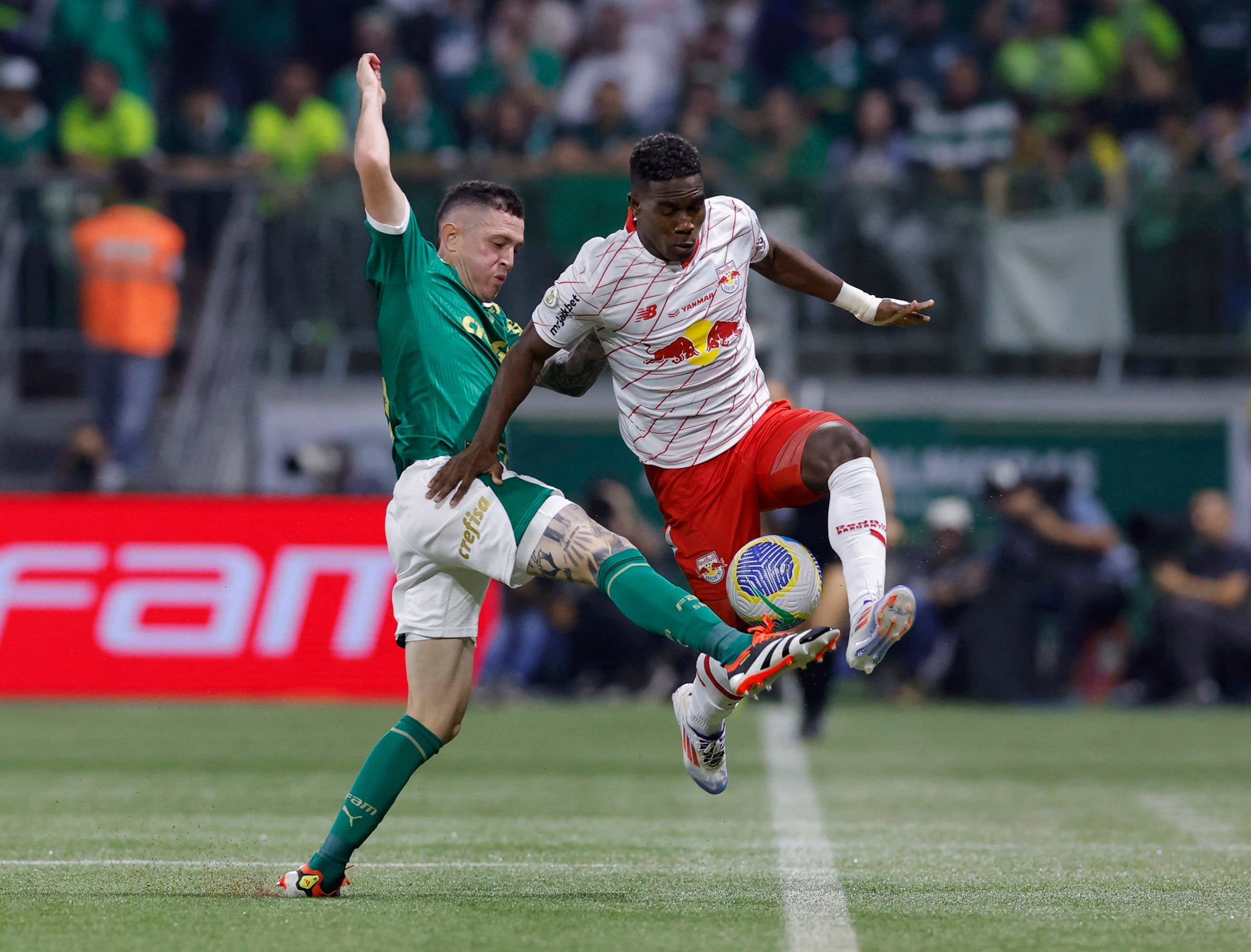 Henry Mosquera es el colombiano con mejor recuerdo en Red Bull Bragantino, el nuevo equipo, por un mes, de Zinedine Zidane - crédito Amanda Perobelli/Reuters