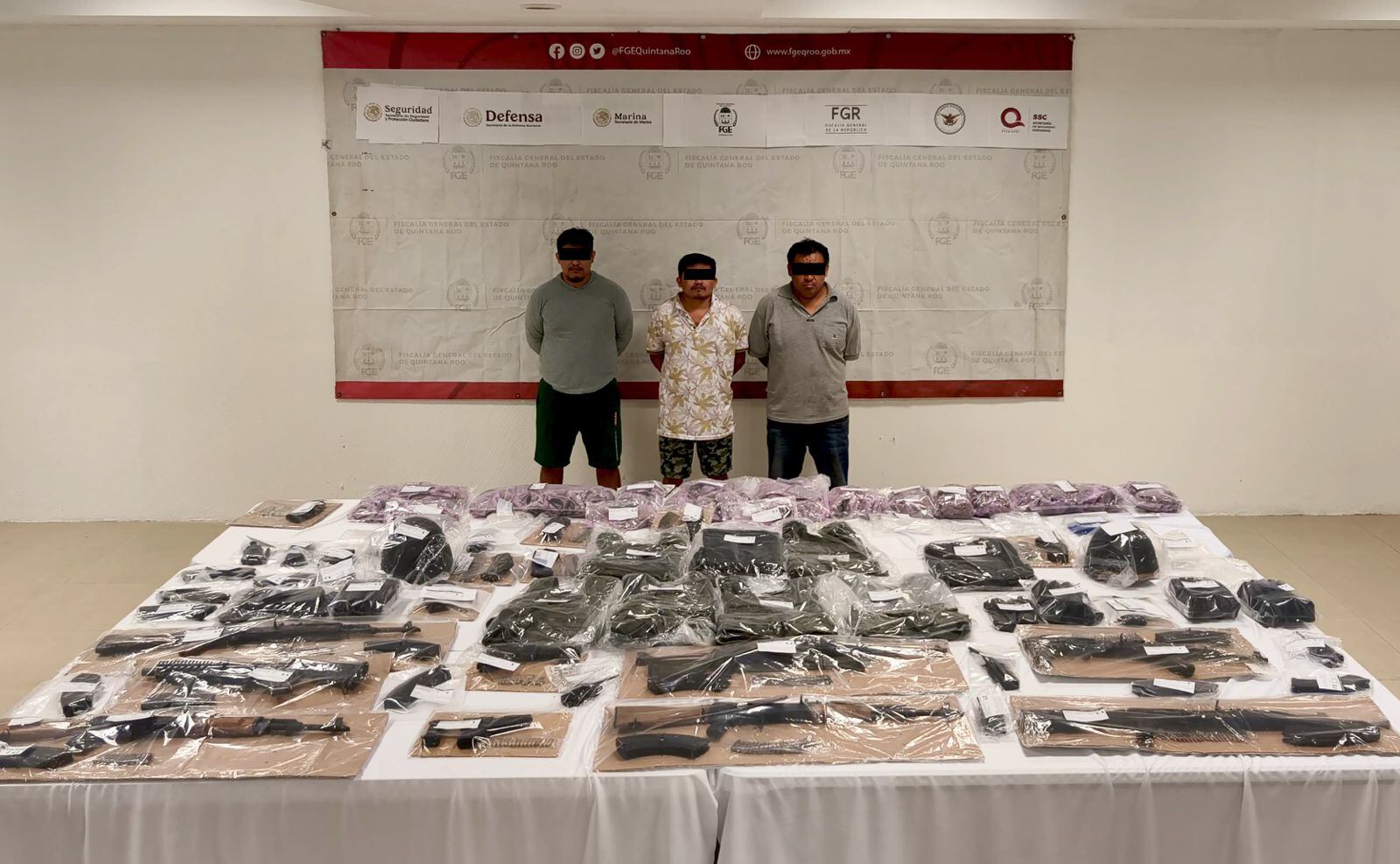 Les fueron asegurados 4 kilos de marihuana
(FGE Quintana Roo)