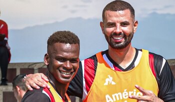 Edwin Cardona y Carlos Darwin