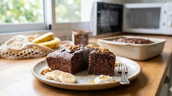 Receta de bizcochuelo de banana y cacao al microondas, rápida y fácil
