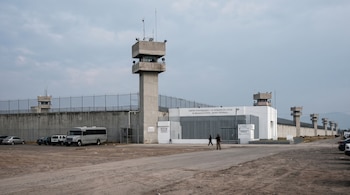 La sobrepoblación en Neza-Bordo está documentada al menos desde 2001, cuando autoridades de derechos humanos del Estado de México ya advertían sobre la falta de espacio en el centro penitenciario. (Imagen ilustrativa | Infobae México)