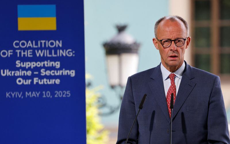 El canciller alemán Friedrich Merz brindó una rueda de prensa en el palacio Mariinskyi de Kiev, Ucrania, este 10 de mayo de 2025 (Reuters)
