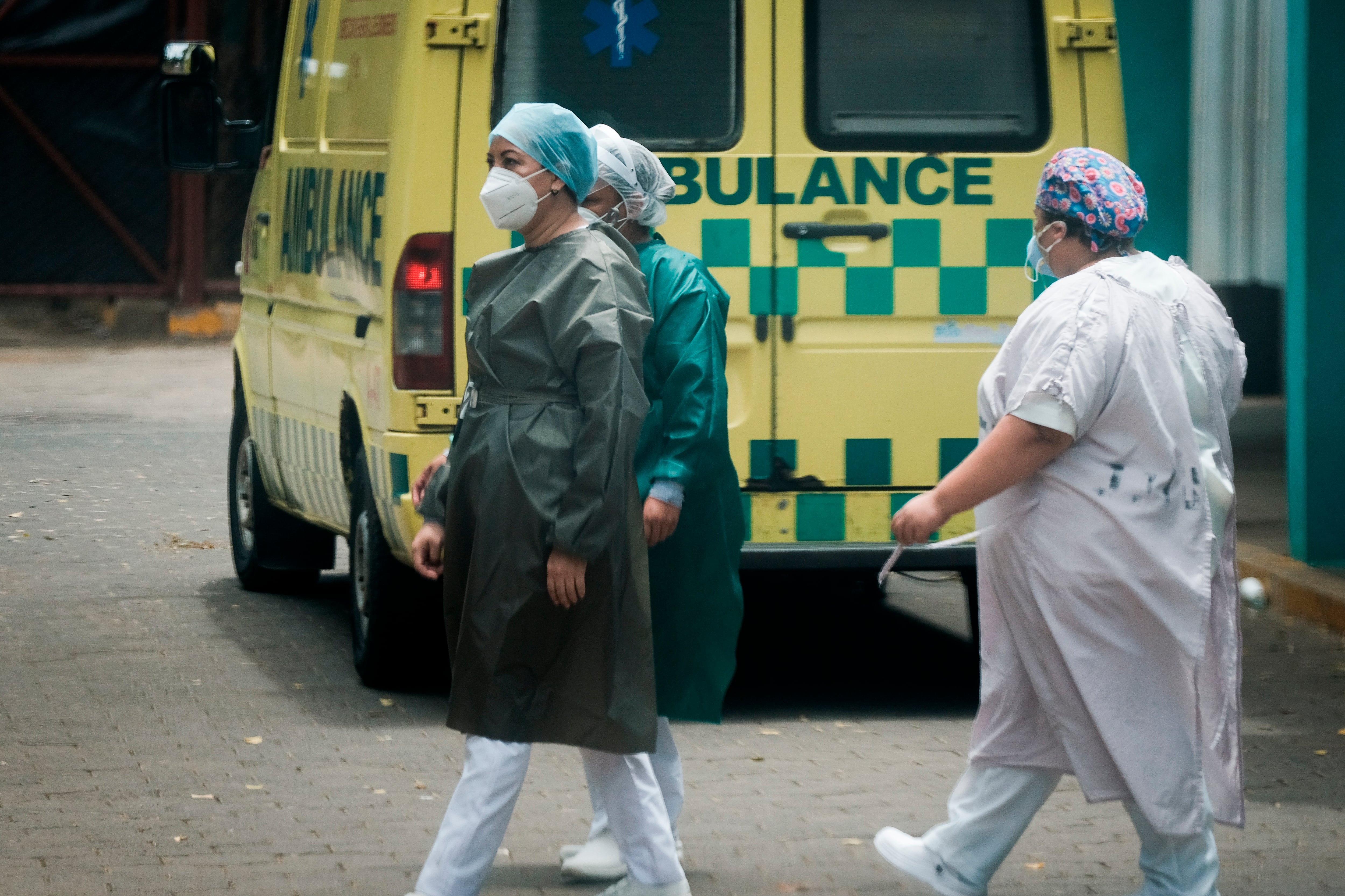 Los médicos internos sostienen la atención cotidiana en Nicaragua con consultas, historias clínicas, procedimientos básicos y rotaciones por Cirugía, Medicina Interna, Ginecología y Obstetricia, Pediatría y Centros de Salud. /(EFE/Carlos Herrera/Archivo)