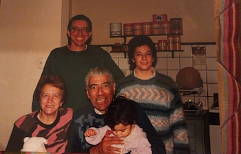 Matías en brazos de su