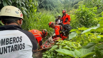 Autoridades de Guatemala advirtieron que las selfies y fotos en miradores, volcanes, cascadas y barrancas han causado accidentes similares en varios puntos del país.