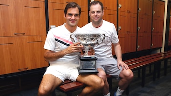 Severin Luthi junto a Federer